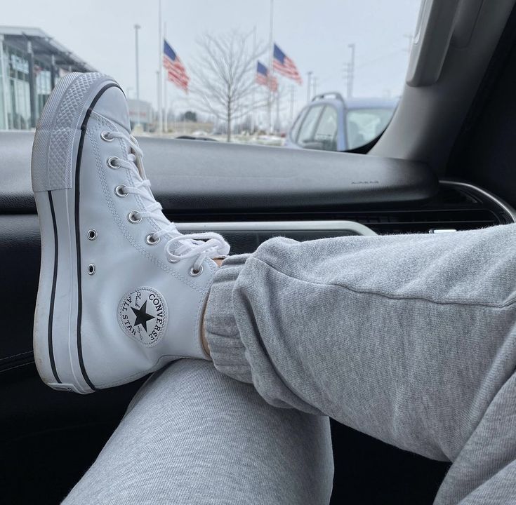 Shoes Aesthetic Snap, White Shoes Aesthetic, Converse Platforms, Knee High Converse, High Converse, Aesthetic Snap, Converse Girls, Yonsei University, Gift Wishlist