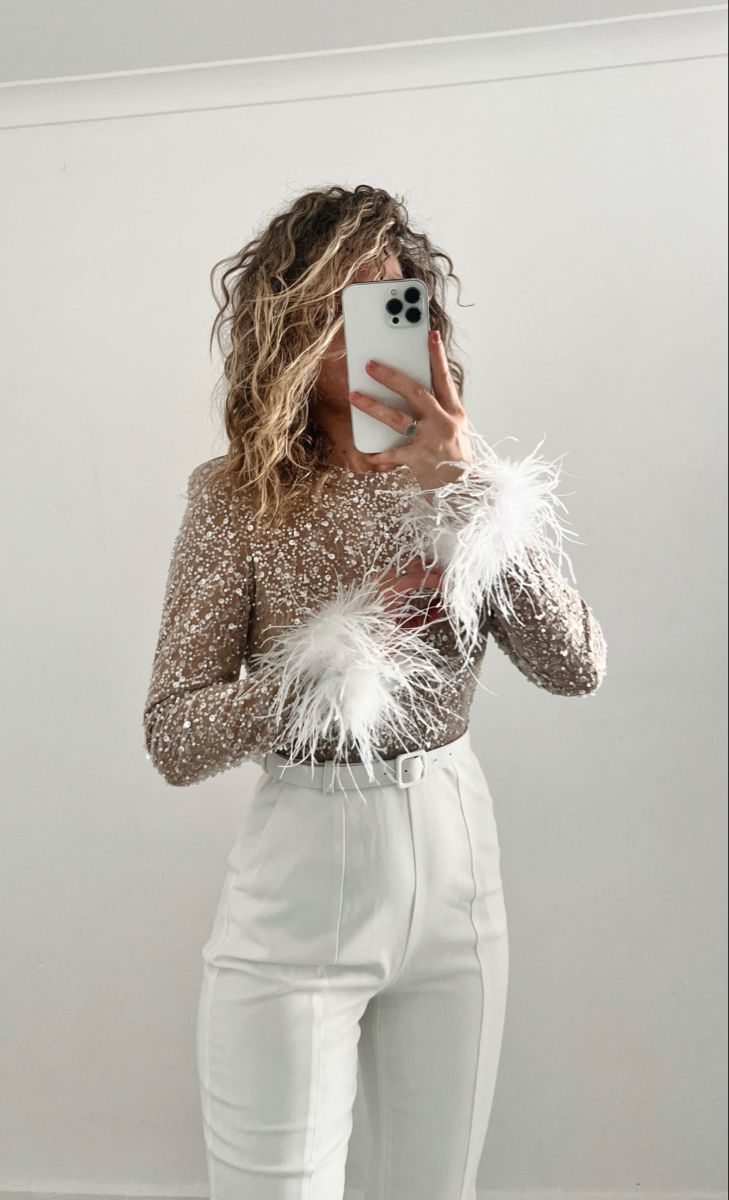 Sparkling Top Outfit, Silver And Gold Outfit Ideas, Sparkly Winter Outfit, Sequence Outfit Ideas, White Winter Party Outfit, Sparky Outfit, Glam Winter Outfits, Sparkly Holiday Outfit, Elegant Christmas Party Outfit