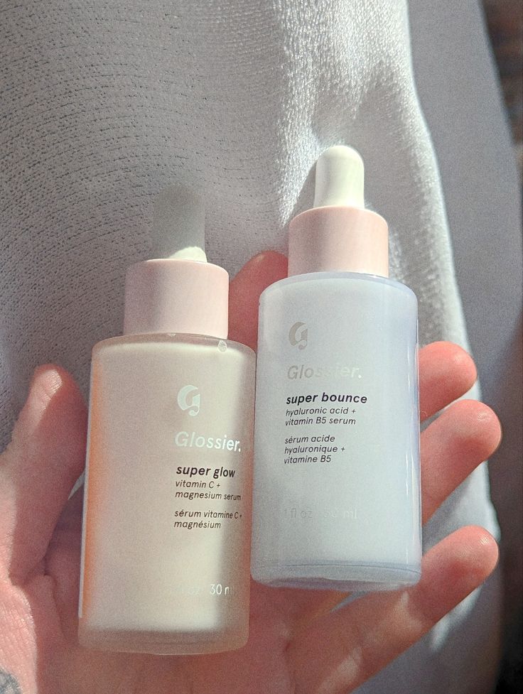 Glossier Super Glow Serum, Glossier Aesthetic Skincare, Serums Aesthetic, Face Serum Aesthetic, Glossier Serum, Clean Girl Aesthetic Skincare, Serum Aesthetic, Glossier Super Glow, Ugc Photos