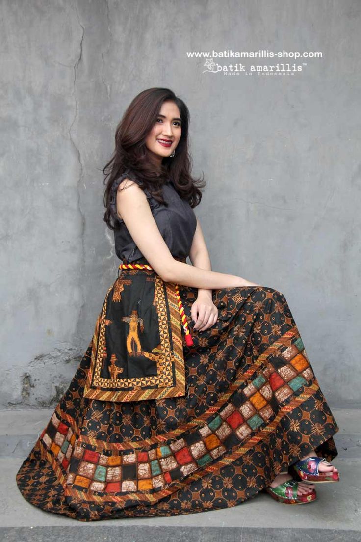 Batik Dress Modern, Batik Amarillis, Frocks And Gowns, Burmese Clothing, Batik Fashion, Trendy Dress Outfits, Paid Off, Textile Pattern, Muslim Fashion Outfits