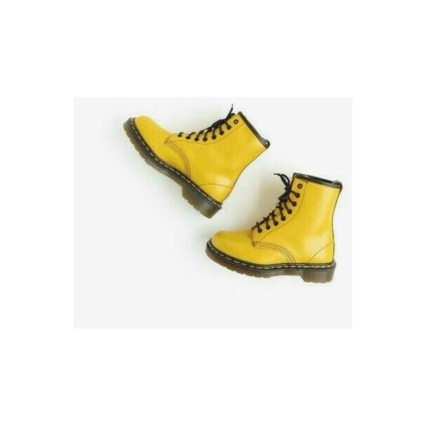 0 Grunge Doc Martens, Fashion Outfits Grunge, 90s Soft Grunge, Yellow Dr Martens, Boots Doc Martens, Red Doc Martens, Dc Batgirl, White Doc Martens, Kubo And The Two Strings