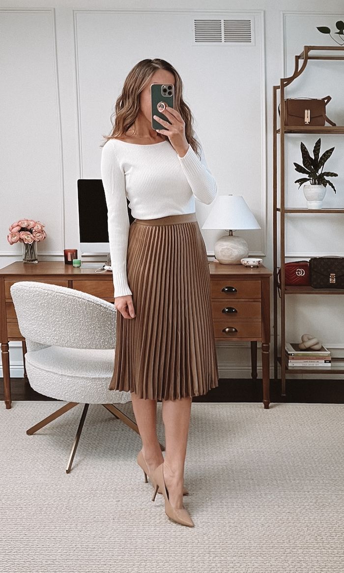 A Week in Outfits - WFH and Office outfit ideas - Lilly Style College Professor Aesthetic Woman, Corporate Fashion Office Chic Classy Work Outfits Business Casual, Asian Work Outfit, Gen Z Professional Outfits, Boss Babe Aesthetic Outfit, Therapist Fits, Professor Outfits Women, Professor Outfits, Court Outfits