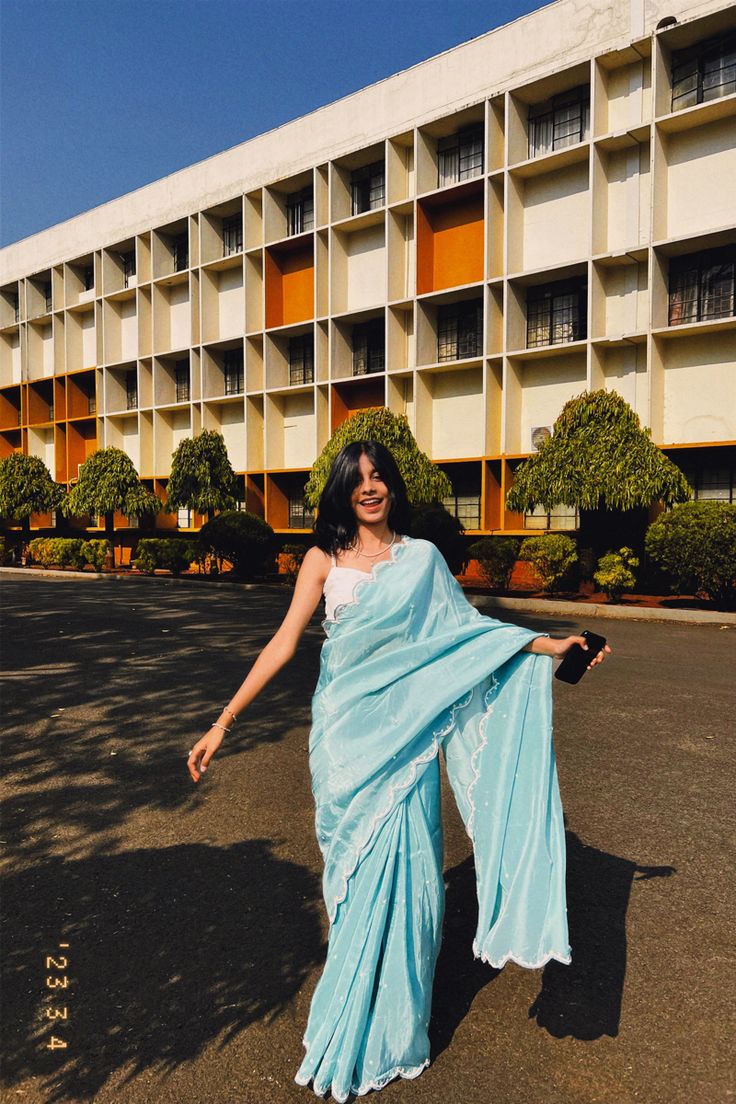 Light Blue Saree Aesthetic, Farewell Saare Aesthetic, Saare Poses Aesthetic, Indianwear Aesthetic, Saare Aesthetic, Saree Anarkali Dress, Aesthetic Sarees, Aesthetic Saree Look, Desi Poses