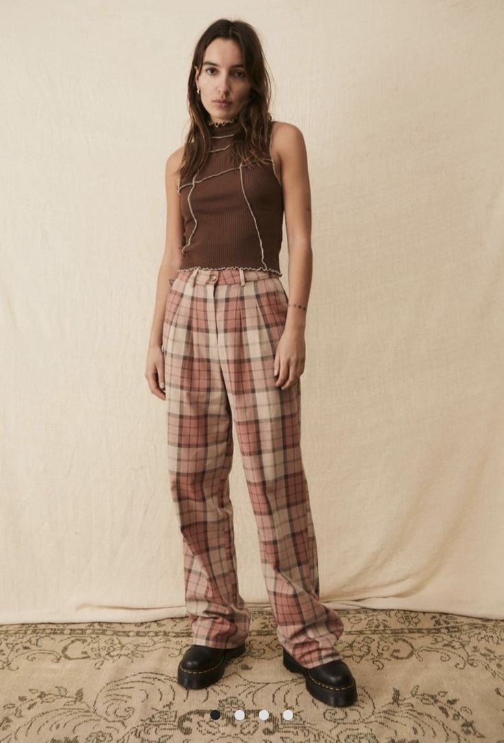 Pink Plaid Pants Outfit, Pink Plaid Pants, Uni Aesthetic, Plaid Pants Outfit, Tailored Style, Better Style, Plaid Pants, Pink Plaid, High Waisted Trousers