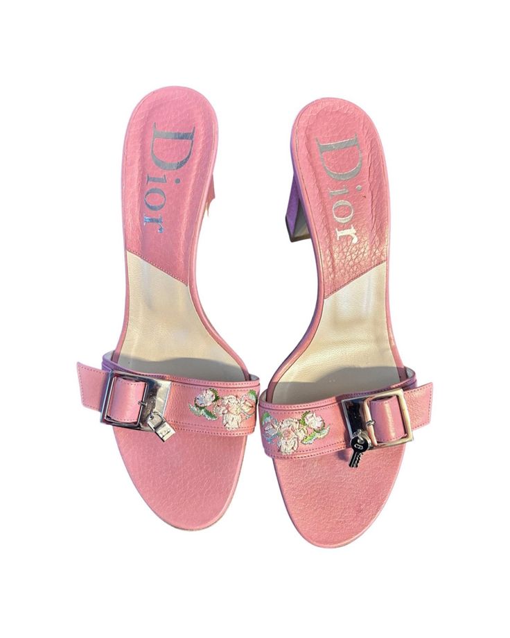 dior floral vintage kitten heels Heels Dior, Vintage Kitten Heels, Dior Floral, Pink Kitten Heels, Vintage Kitten, Dior Pink, Cute Shoes Heels, Dior Sandals, Funky Shoes