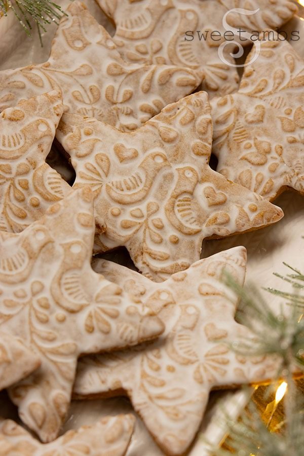 christmas cookies are arranged in the shape of stars