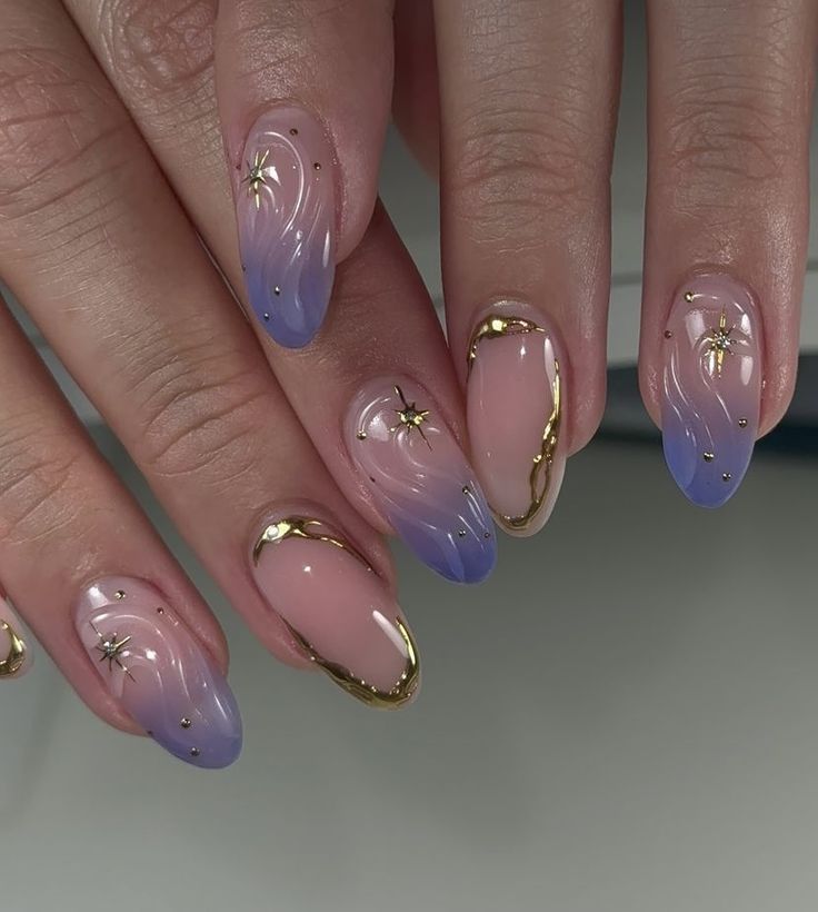 Nail Art Designs Purple And Gold, Amethyst Nails Designs, Light Purple And Gold Nails, Purple Korean Nails, Lilac And Gold Nails, Lavender And Gold Nails, Tangled Inspired Nails, Purple And Gold Nails Designs, Gold And Purple Nails