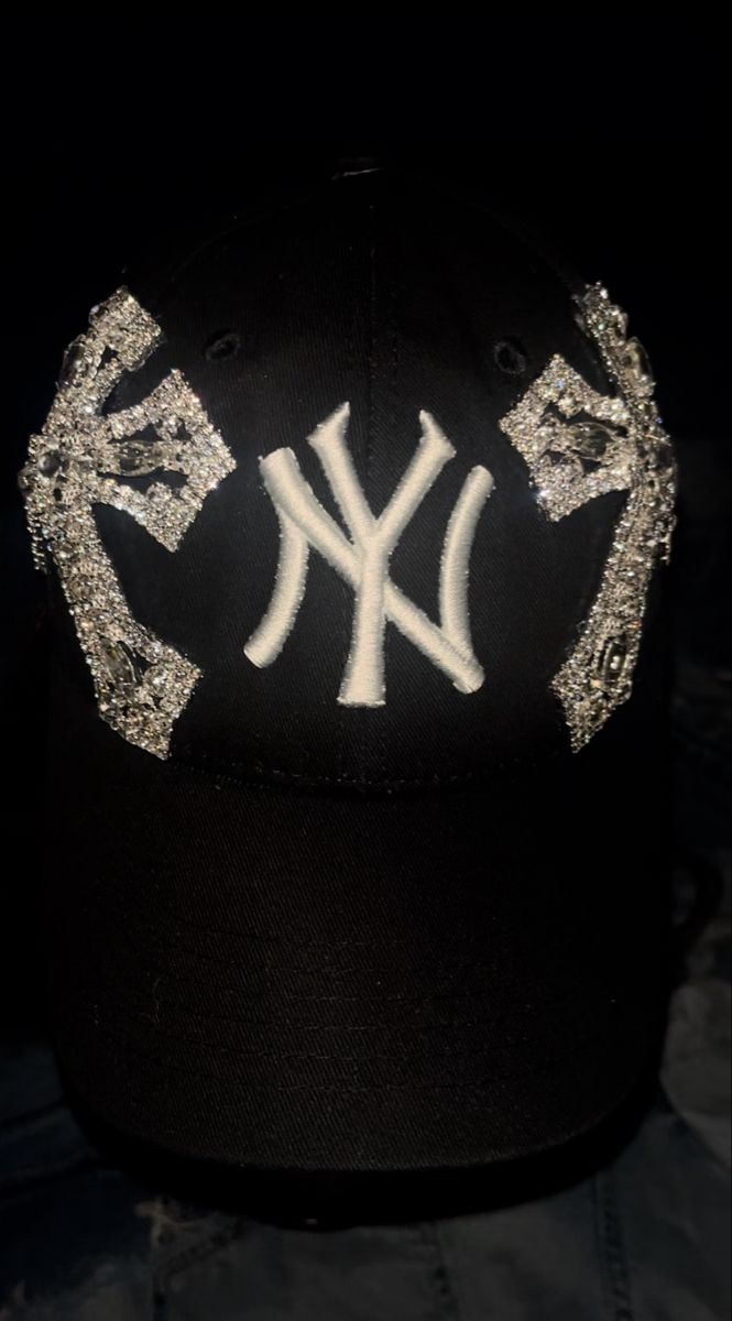 Trendy Black Hats For Streetwear, Cute Streetwear Hats, Hats New York, Hats Ny, Rhinestone Hat Y2k, Yankee Hat, Swag Hats, Custom Fitted Hats, Cold Fashion