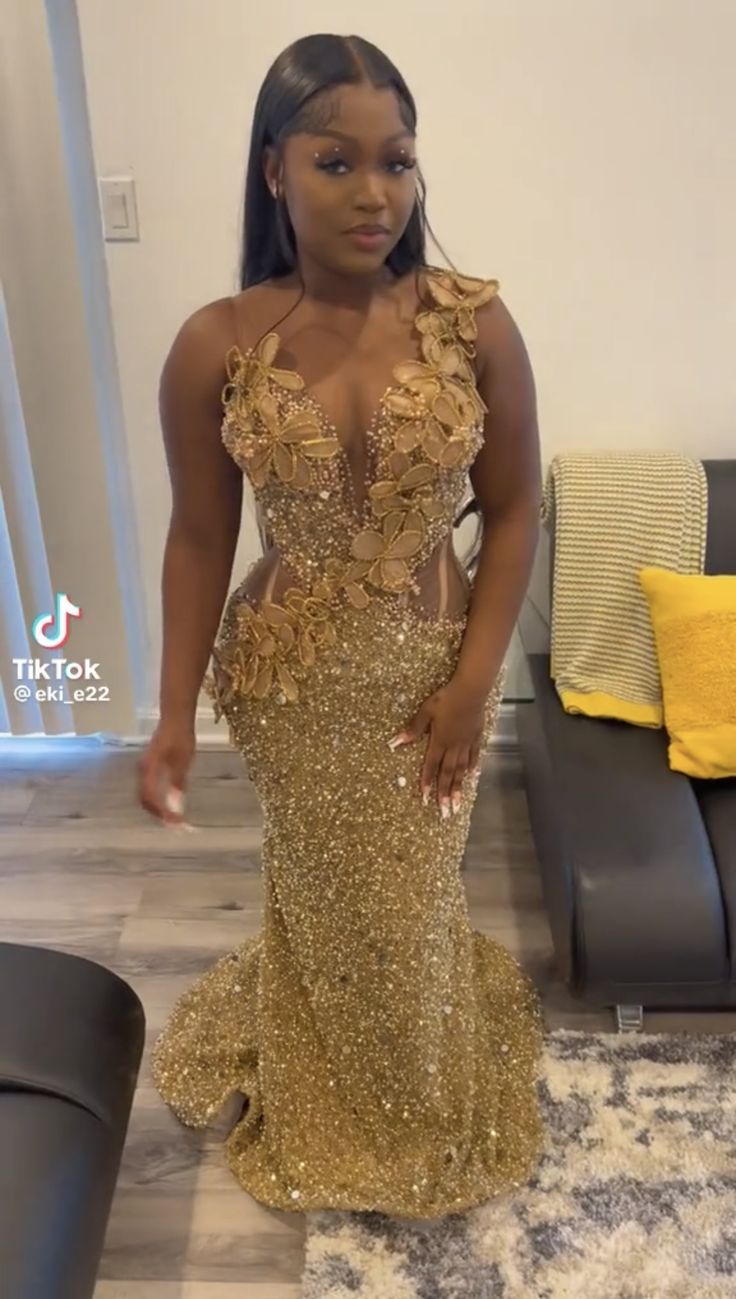 Yellow Prom Dresses Black Women, Prom Gold Dress, Prom Dress Designs, Black And Gold Prom Dress, Gold Gowns, Prom Dresses Gold, Gala Outfits, Met Gala Outfits, Nigerian Lace Styles Dress