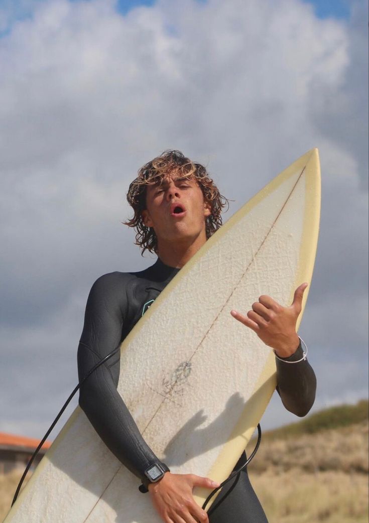 Surfer Boy Aesthetic, Surf Guys, Surf Boy, Surfer Aesthetic, Hot Surfers, Surfer Guys, Surf Van, Surfer Hair, Surfer Boys