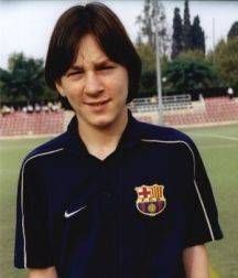 a young man standing in front of a soccer field with the words feliz cumpleio on it