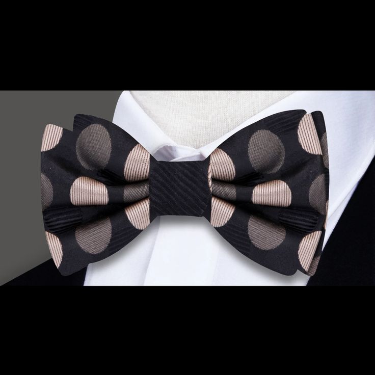 Polka Dot Panache: Black with Shades of Gold Elegance Crafted from luxurious silk, this bow tie features a striking polka dots pattern in a palette of Black with Shades of Gold. The juxtaposition of dark and light tones creates a captivating design that exudes sophistication, making it a versatile accessory suitable for a myriad of occasions. Available as a single bow tie, it can be purchased with a matching pocket square for those who appreciate a coordinated look and an accenting Gold pocket s Gold Pocket Square, Charcoal Gray Suit, Types Of Bows, Polka Dot Bow Tie, Brown Suit, Tie Matching, Best Bow, Navy Blue Suit, Silk Bow Ties