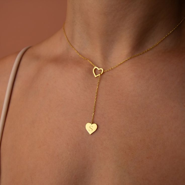 Stylish and minimalist 14K gold initial on heart lariat necklace for everyday wear.  Unique personalized gift idea to show love to the important people in your life with a cute, dainty, and creative gift. The dainty custom heart pendant makes a perfect birthday gift for mothers, friends or yourself.  A special anniversary gift for significant others. Just engrave his/her initial. It is a perfect gift. This custom initial disc necklace can be dressed up or dressed down depending on the situation. H Pendant Letter, Initial Disc Necklace, Engraved Initials, White Gold Chains, Mother Birthday Gifts, Jewelry Accessories Ideas, Personalized Pendant, Unique Personalized Gift, Gold Initial