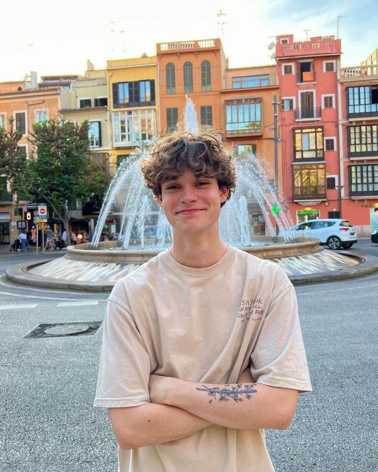 Men Light Brown Hair, Light Brown Hair Curly, Light Brown Hair Men, Brown Hair Curly, Curly Hair For Men, Boys With Green Eyes, Brown Eye Boys, Brown Hair Boy, Pelo Cafe