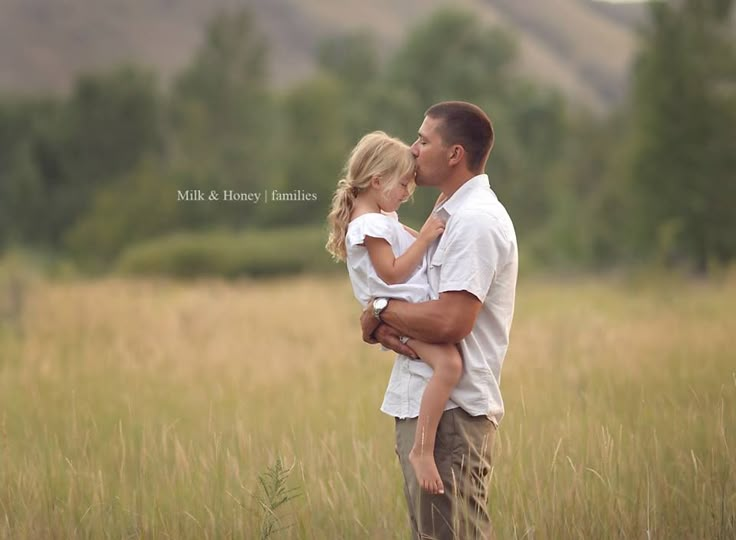 Daddy daughter photo by Milk & Honey Photography. Photography Men Poses, Father Daughter Pictures, Father Daughter Photos, Daughter Pictures, Daughter Photo Ideas, Men Poses, Daughter Photoshoot, Father Daughter Photography, Daughter Photography