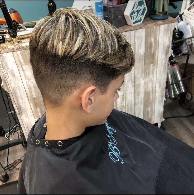 Boys Highlights Hair, Boys Blonde Highlights, Boy Highlights, Brown Hair With Blonde Tips, Boys Hair Highlights, Men Blonde Highlights, Highlights Brown Hair Short, Highlight Inspiration, Dark Brown Hair With Blonde Highlights