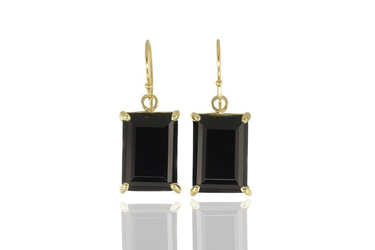 Make a bold statement with these black onyx earrings. Crafted in gold, these earrings feature a rectangle cut black onyx, offering a vintage charm with its 4-prong setting. The black onyx is known for its powerful energies, making these earrings not only a fashion statement but also a token of strength. Dangling beautifully, they will add a touch of refinement to any ensemble. Black Onyx Rectangle Cut Statement Piece Ensemble Match Dangle Style Product specifications Jewelry Information Metal st Classic Formal Earrings With Rectangular Stone, Formal Black Jewelry With Rectangular Shape, Black Rectangular Jewelry For Formal Occasions, Elegant Black Square Jewelry, Classic Oblong Earrings For Formal Occasions, Classic Black Square Jewelry, Black Rectangular Earrings For Formal Occasions, Elegant Black Rectangular Earrings, Formal Black Rectangular Earrings