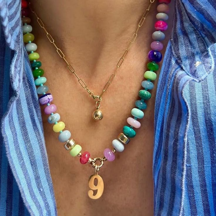 Colorful Necklace Beads, Chunky Gemstone Necklace, Handmade Beaded Necklaces Design, Chunky Necklace Outfit, Summer Jewelry Diy, Gem Stone Necklace, Colorful Beaded Necklace, Gold Gemstone Necklace, Necklace Outfit