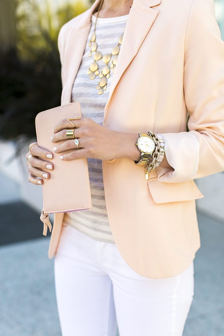 Cream blazer, white pants and stripes.  So cute! need to find these somewhere Peach Blazer, Classy Office, Summer Office Outfits, Business Casual Summer, Summer Work Outfits, Spring Look, Professional Attire, Stitch Fix Inspiration, Office Attire