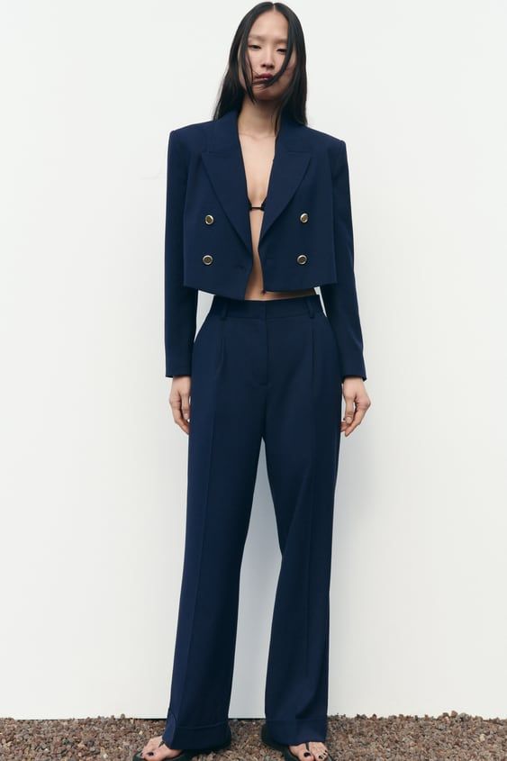 CROPPED DOUBLE-BREASTED BLAZER - Navy blue | ZARA United Kingdom Suits For Women Cropped Blazer, Cropped Blazer Outfit, Dannii Minogue, Cropped Coat, Short Women Fashion, Navy Blue Blazer, Crop Blazer, Cropped Blazer, Navy Blazer