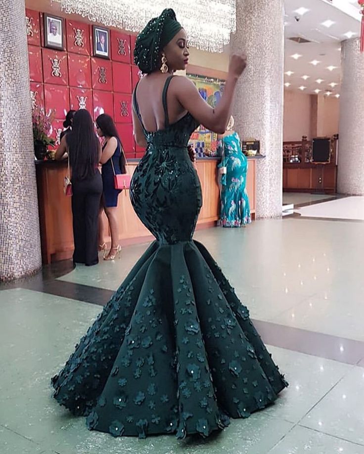 Dinner Gowns Classy, Dinner Gowns, African Traditional Wedding Dress, African Wedding Attire, African Lace Styles, African Prom Dresses, Short African Dresses, Lace Gown Styles, African Wear Dresses