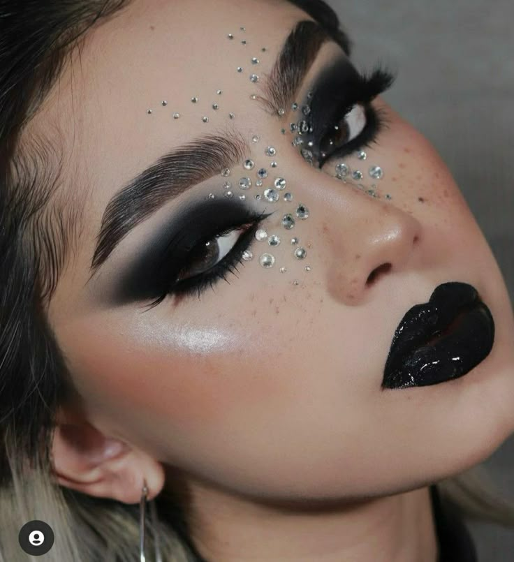 Dark Angel Makeup, Makeup Rhinestones, White Eye Makeup, Goth Eye Makeup, Rock Makeup, Black Eye Makeup, Angel Makeup, Rhinestone Makeup, Dance Makeup