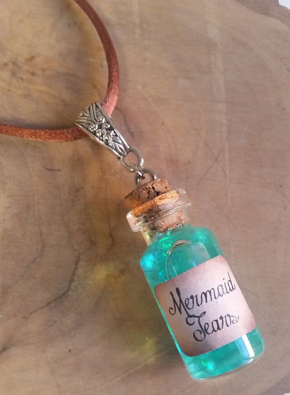 Potion Vial, Cork Necklace, Halloween Potion Bottles, Harry Potter Potions, Blue Liquid, Vial Necklace, Halloween Potions, Magic Bottles, Theme Harry Potter