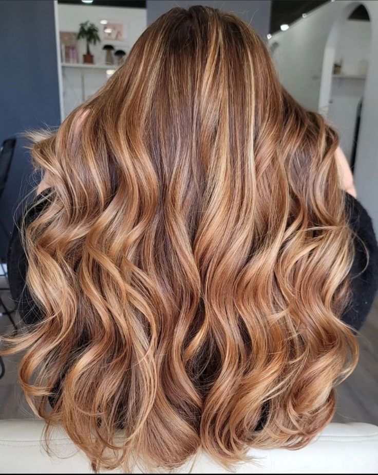 Golden Copper With Highlights, Blonde With Caramel Highlights, Honey Brunette Balayage, Muted Copper Hair, Blonde With Caramel, Blonde Caramel Highlights, October Hair, Bridesmade Hair, Hair 90s