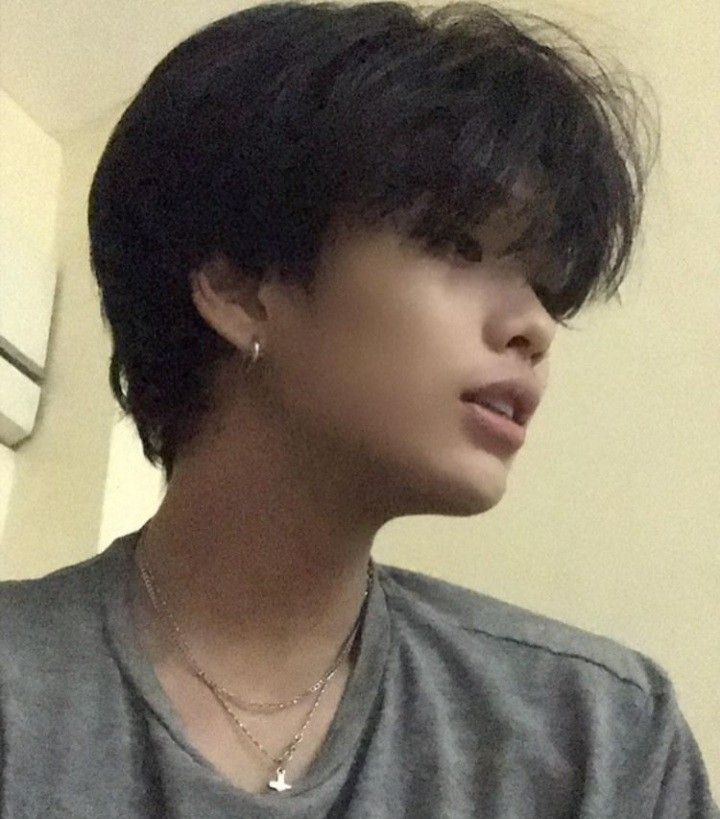 Filipino Haircut, Wavy Short Haircuts, Mod Haircut, Fluffy Curly Hair, Male Haircuts Curly, Hair Tomboy, Tomboy Hairstyles, Textured Bangs, Asian Haircut