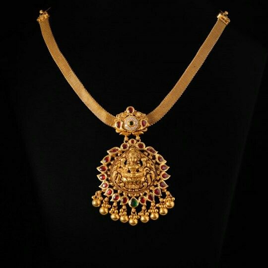 Vummidi Bangaru Jewellers, Flower Costume, Black Beads Mangalsutra Design, New Gold Jewellery Designs, Gold Jewelry Simple Necklace, Beautiful Gold Necklaces, Gold Necklace Indian Bridal Jewelry, Gold Necklace Simple, Antique Bridal Jewelry