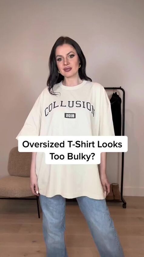 I love huge oversized t-shirts. Here’s how I wear mine to make it look cuter. Baggy Tshirt Outfit, Oversized Tee Outfit, Oversized White T Shirt, Baggy Shirts, Oversize Tshirt Outfits, T Shirt Hacks, Shirt Hacks, Kleidung Diy, Diy Fashion Clothing