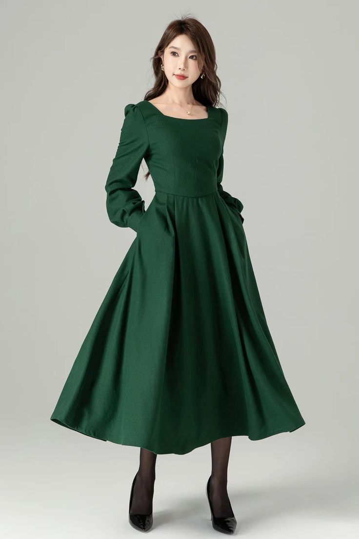 Winter Inspired Dress, Dark Academia Winter Outfit, Christmas Dress Green, Witch Inspiration, Skirt For Winter, Winter Wool Dress, Diy Clothes Design, Autumn Clothes, Couples Photos