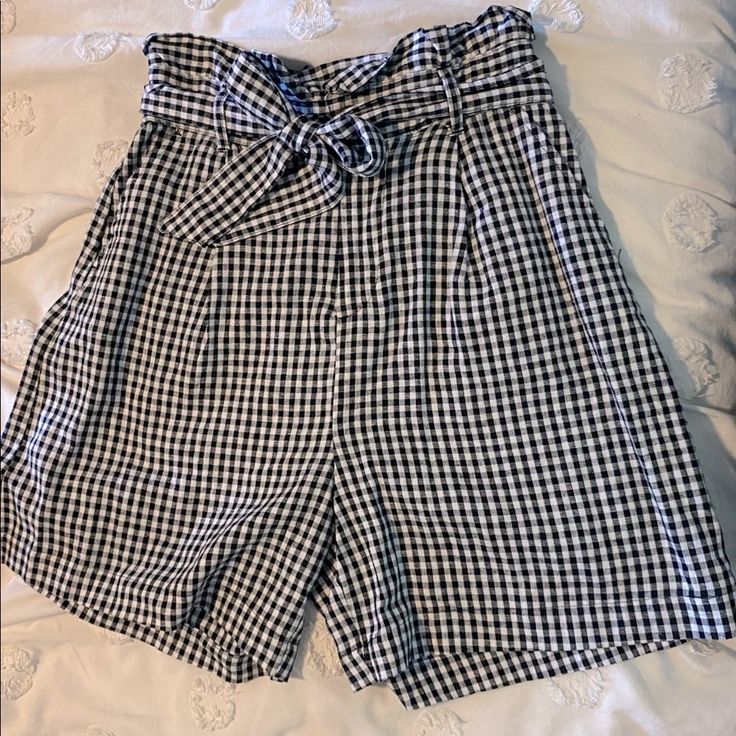 Nwt Adjustable Tie Waist Zip Front Closure High Rise Trendy Plaid Shorts For Day Out, Trendy Gingham Shorts, Trendy Gingham Shorts For Day Out, Summer Plaid Shorts For Day Out, Summer High Waist Gingham Shorts, Summer Gingham Shorts For Day Out, Casual Gingham Shorts With Pockets, Chic Gingham Shorts For Day Out, Preppy Black Cotton Bottoms