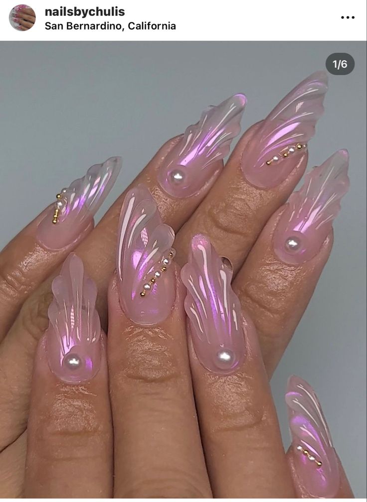 Chrome base with a pinky undertone. Pearls and 3d seashell design. Coffin Mermaid Nails, 3d Wet Nails, Hot Pink Mermaid Nails, 3d Sculpture Nail Art, Nail Mermaid Design, 3d Water Nails, Mermaid Vibe Nails, Black Mermaid Nails, 3d Mermaid Nails