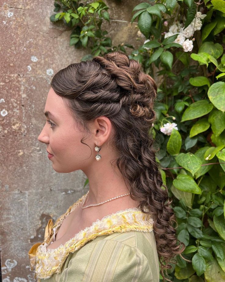 Victorian Queen Hairstyles, Dickens Era Hair, 1812 Hairstyles, Early 19th Century Hairstyles, Roman Woman Hairstyles, Magnificent Century Hairstyles, Long Victorian Hairstyles, 1500s Hairstyles Woman, 1910s Hairstyles For Long Hair