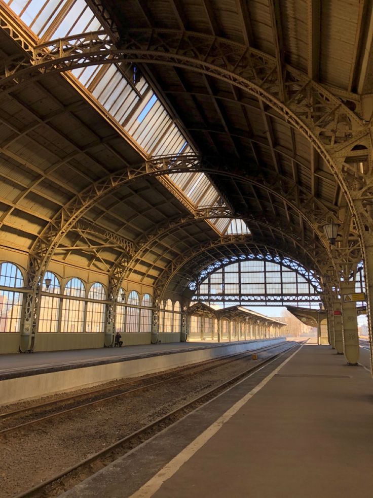 an empty train station with lots of windows