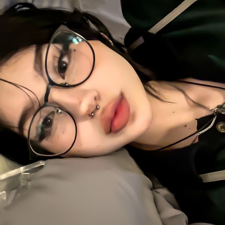 do not repost. Egirl Makeup, Minimalist Japanese, Alt Makeup, Glasses Makeup, Swag Makeup, Alternative Makeup, Makeup Tut, Emo Makeup, Fashion Minimalist