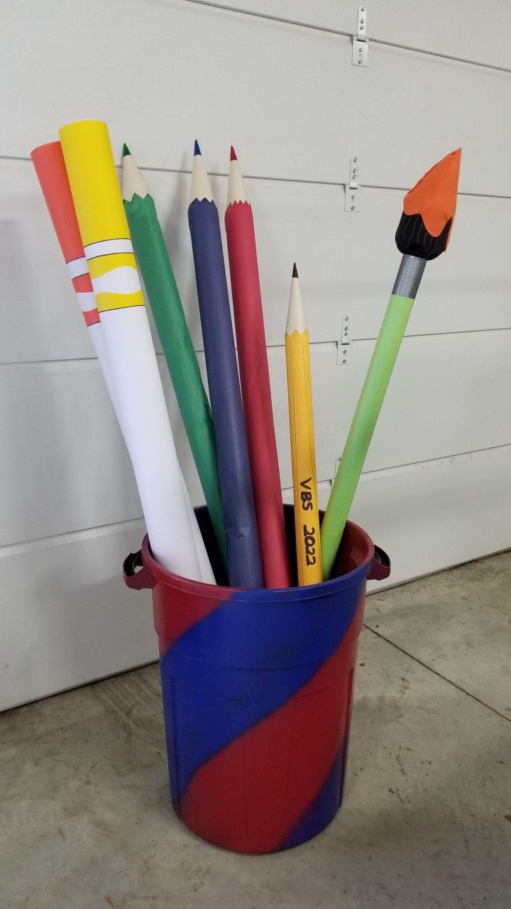 a bucket filled with lots of different colored pencils