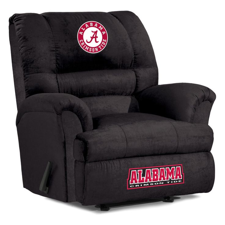 a black recliner with the pittsburgh steeles logo on it