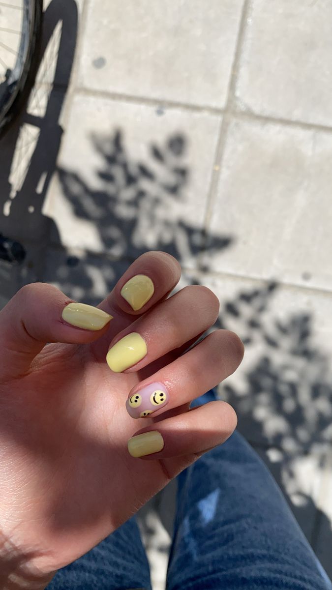 Girls Nail Designs, Happy Nails, Summery Nails, Simple Acrylic Nails, Cute Gel Nails, Short Acrylic Nails Designs, Girls Nails, Yellow Nails, Minimalist Nails