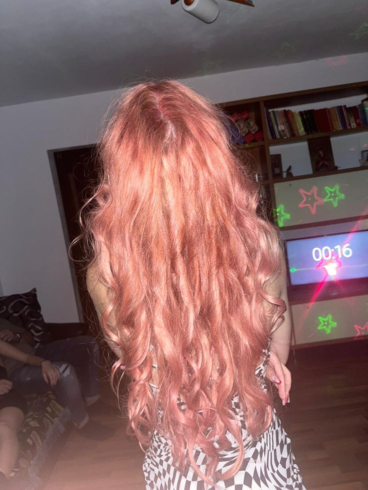 Long Pink Curly Hair, Fun Hair Colour Ideas, Light Pink Curly Hair, Pink Hair Curly, Wavy Pink Hair, Pink Wavy Hair, Curly Pink Hair, Dusty Pink Hair, Pink Curls