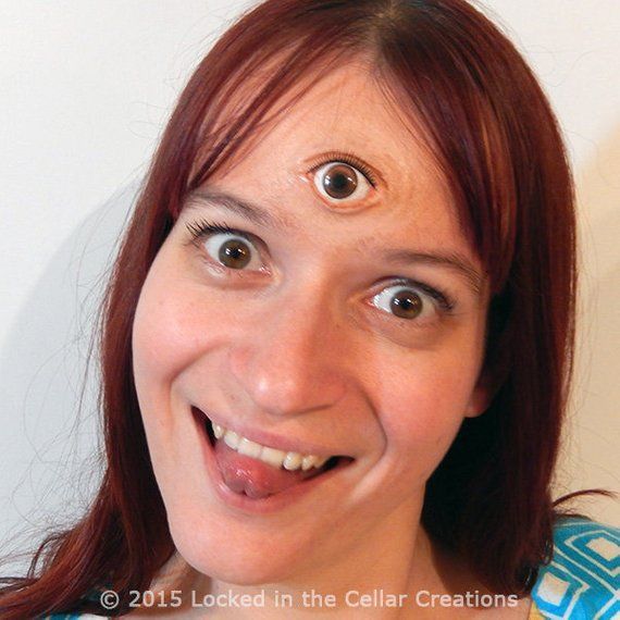 An open 3rd eye, initially hidden under a bandana or headband Melanie Martinez Cosplay, Eye Prosthetic, Adult Halloween Makeup, Creative Halloween Makeup Looks, Best Halloween Costumes For Women, Open Third Eye, Snack Halloween, Creepy Clown Makeup, Pirate Coat