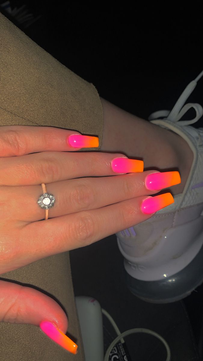 Pink nails acrylic with orange tip ombré Short Acrylic Nails Orange Pink, Nails Acrylic Orange Neon, Bright Orange Ombre Nails, Neon Nail Ideas Summer Coffin, Orange And Pink Nails Acrylic Short, Summer Nails Ideas Acrylic Bright Colors Neon, Bright Coffin Nail Ideas, Orange Pink Nails Acrylic, Ombre Bright Nails