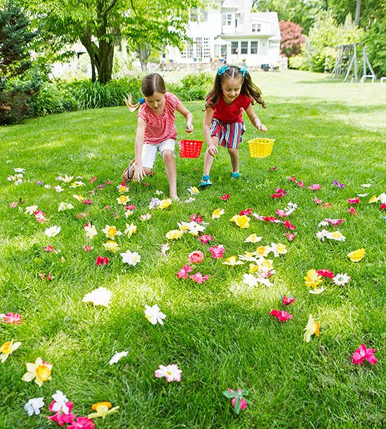 Try @FamilyFun magazine's active outdoor math game with your kids this spring or summer to give their brains and bodies a workout! Flower Games For Kids, Spring Games For Kids, Maths In Nature, Flower Games, Outside Games, Plant Games, Spring Games, Fun Outdoor Games, Summer Math