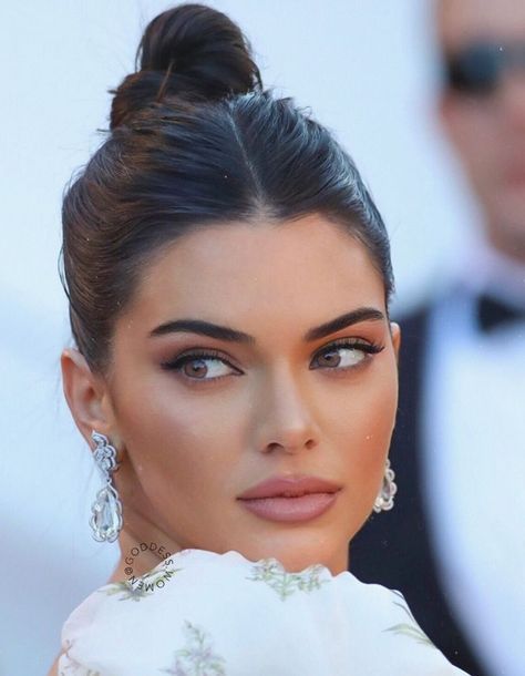 Kendall Jenner Hair, Jenner Hair, Kendall Jenner Makeup, Jenner Makeup, Makeup Pengantin, Kim K Style, Kardashian Kollection, Violinist, Wedding Hair And Makeup