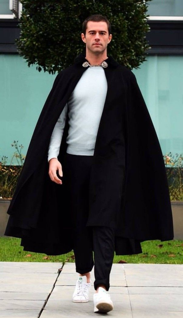 Capes Fashion, Side Cape, Joy Costume, Mens Cloak, Mens Cape, Spanish Outfits, Cape Fashion, Thug Style, Black Cape