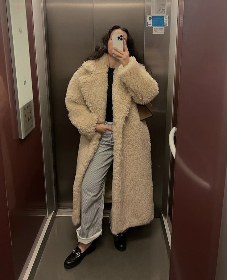 #shearlingjacket #shearling #coatsjacketsvests #coat #wintercoatsoutfits #teddybear #winteroutfit Bear Coat Outfit, Winter Outfits Teddy Coat, Dark Brown Teddy Coat Outfit, How To Style Teddy Bear Coat, Teddy Bear Long Coat Outfit, Teddy Bear Coat Outfit, Fuzzy Teddy Bear Jacket, Teddy Coat Outfit, Bear Coat