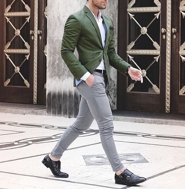 More about men’s fashion at @Gentleboss GB’s Facebook Prom Jacket, Green Suit Men, Terno Slim Fit, Formal Dresses For Men, Blazer Outfits Men, White Jeans Men, Green Suit, Traje Casual, Fashion Suits For Men