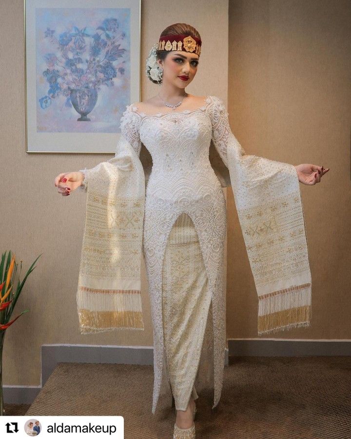 Kebaya Nikah Modern, Batak Wedding, Brukat Modern, White Kebaya, Songket Wedding, Kebaya Songket, Wedding Kebaya, Kebaya Brukat, Model Dress Kebaya