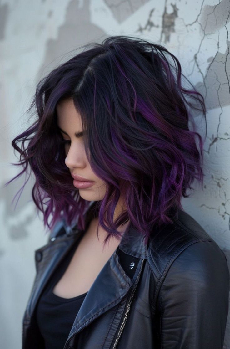 Black Hair Dye Colors, Black Colorful Hair, Black To Purple Balayage, Black Hairstyles With Beads, Black And Purple Hair Ideas, Goth Hair Color Ideas, Purple And Black Hair, Black And Purple Hair, Black Hair Color Ideas